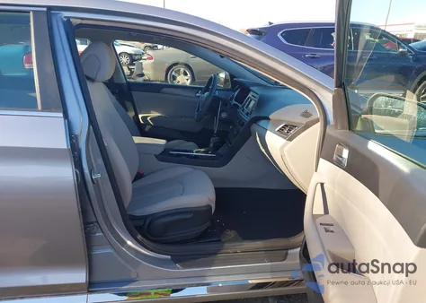 2015 Hyundai Sonata Sport z USA, uszkodzony, nr VIN 5NPE34AF7FH245316